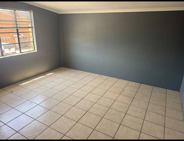 264M² WAREHOUSE TO LET IN ANDERBOLT